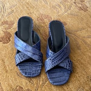 MNZ crocodile slides